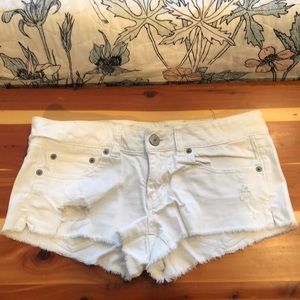 American Eagle white distressed Jean shorts size 6